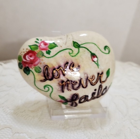 Hand painted Inspirational Word rock "Love Never Fails" with roses - Picture 3 of 7